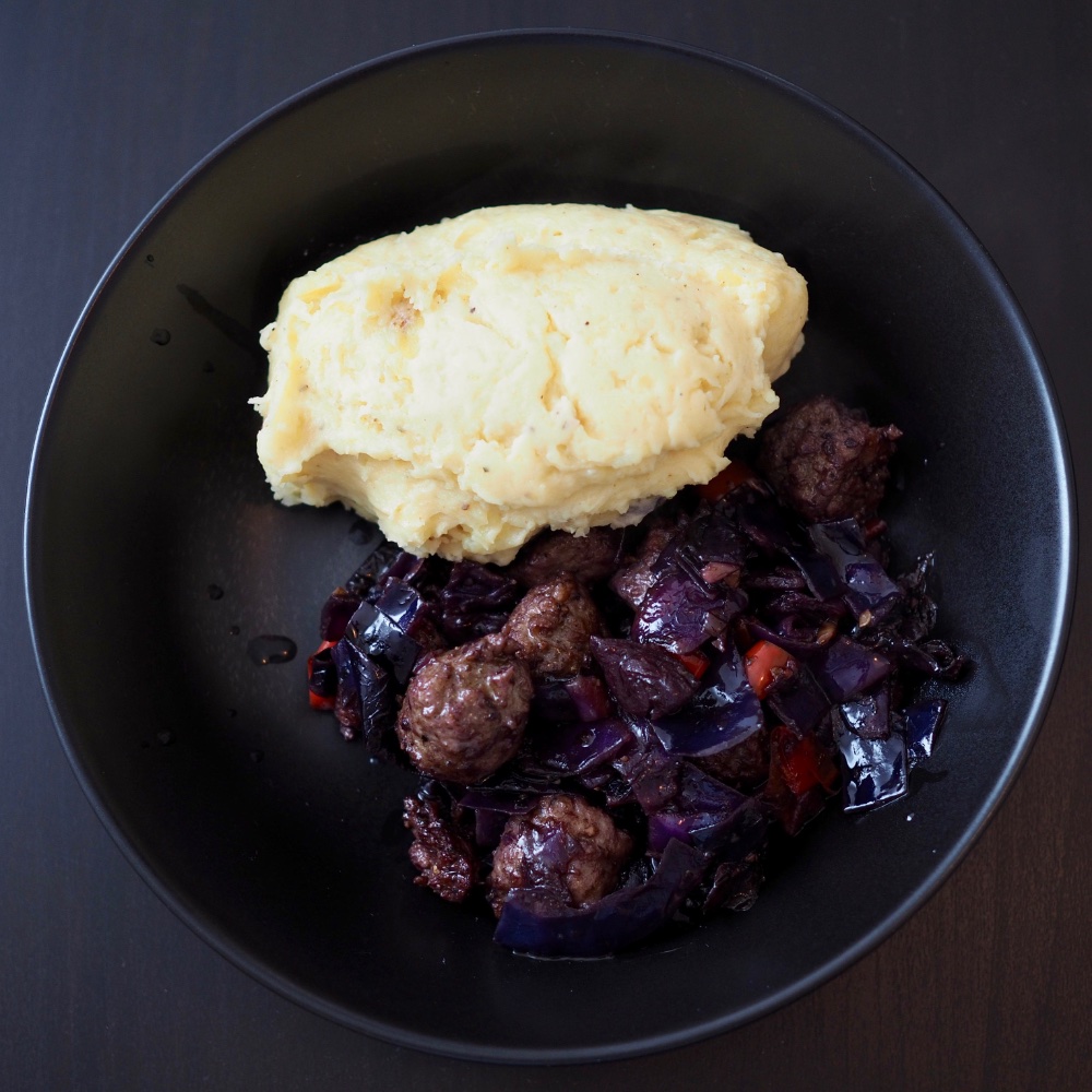 Pork sausage with red cabbage