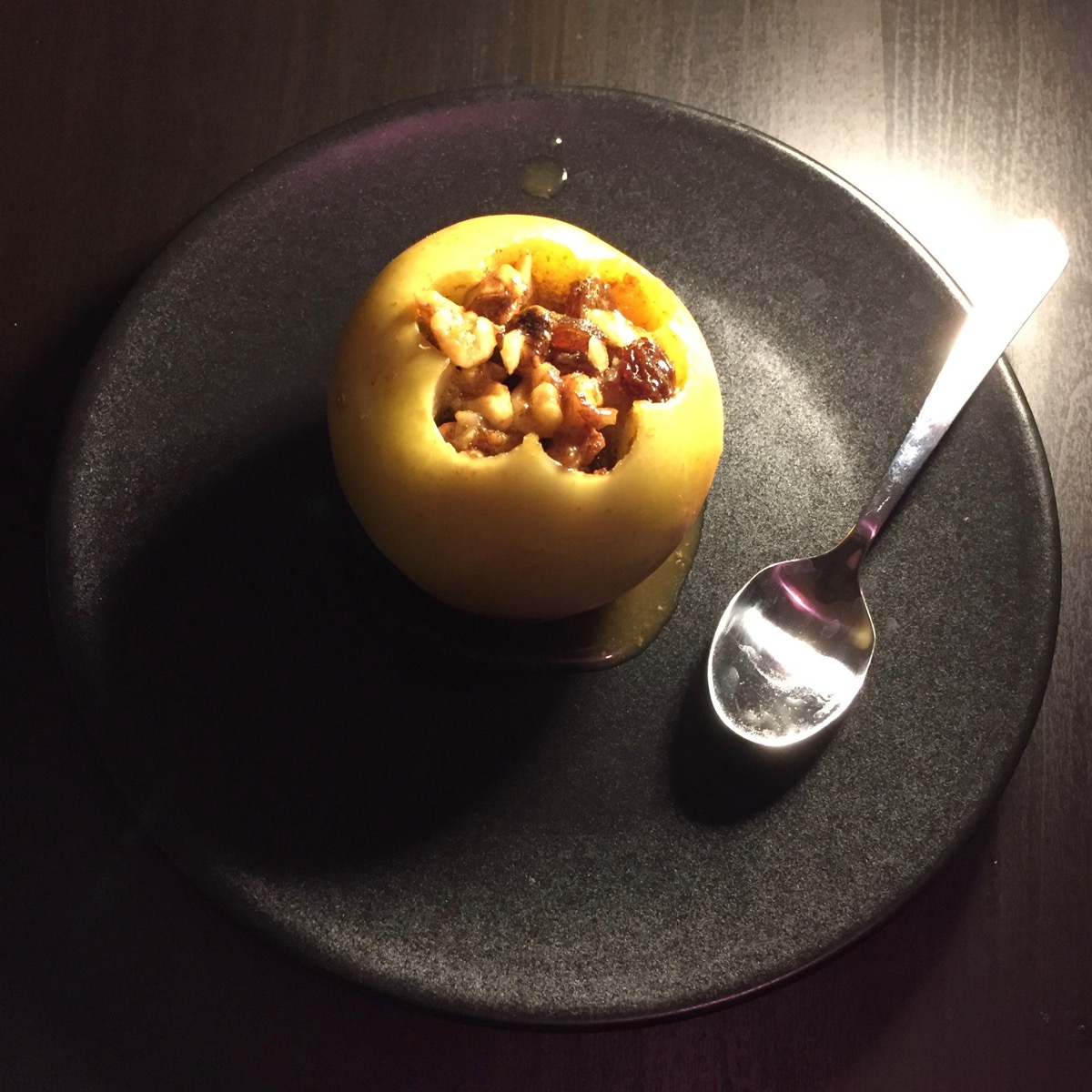 Stuffed apples with walnut and raisins